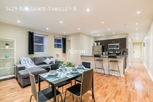 Building Photo - 3429 Rue Sainte-Famille