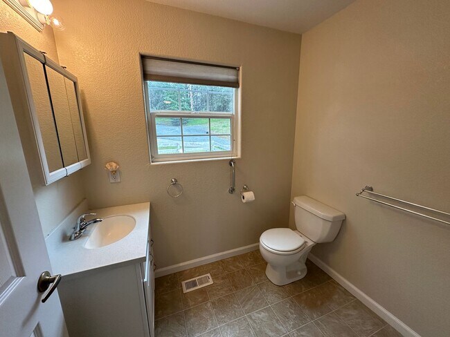 Foto del edificio - Country Home in Great Penn Valley Location...