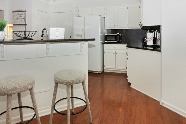 Building Photo - 888 Saddlebred Way