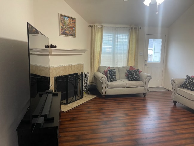 Foto del edificio - 3440 Crisoforo Dr