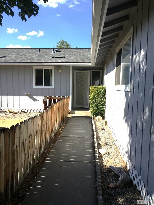 Building Photo - 832 E Greenbrae Dr