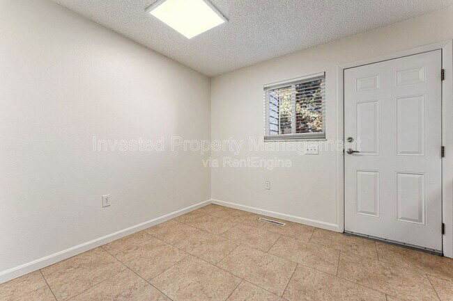 Foto del edificio - 588 S Eaton St