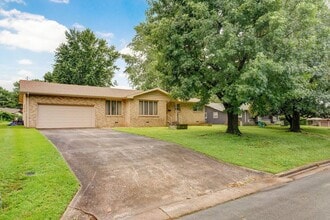 Building Photo - 3066 E Lomita St