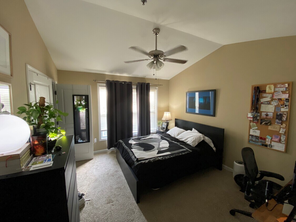 2 private bedroom with bath - 660 Barnett Shoals Rd