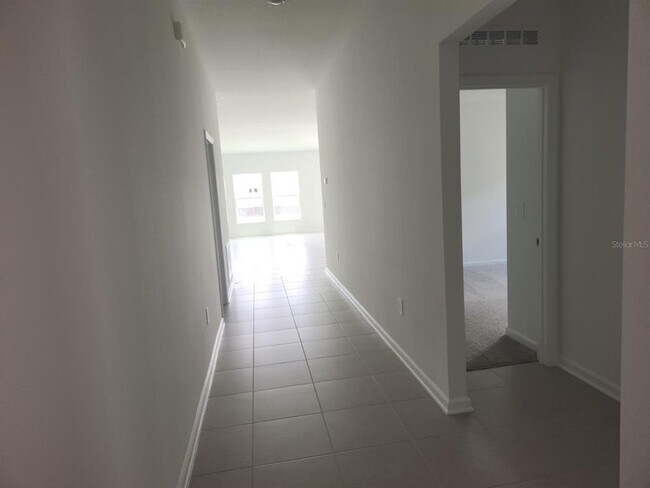 Foto del edificio - 4753 Golden Knight Blvd