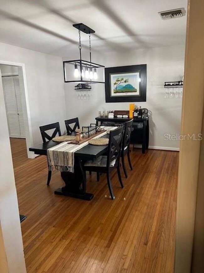 Foto del edificio - 700 N Carpenter Ave