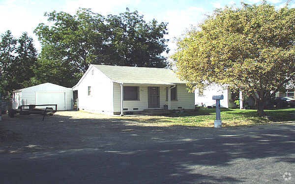 Primary Photo - 226 S Carroll Ave