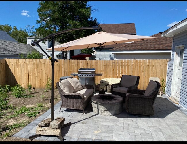 Building Photo - 235 Lawrence Ave