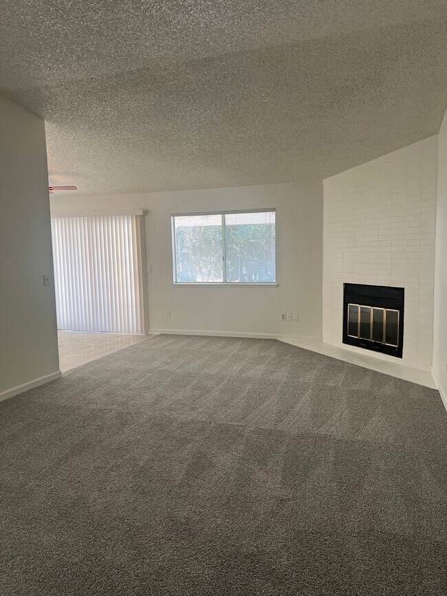 Foto del edificio - NICE 3 BEDROOM HOME IN CITRUS HEIGHTS!