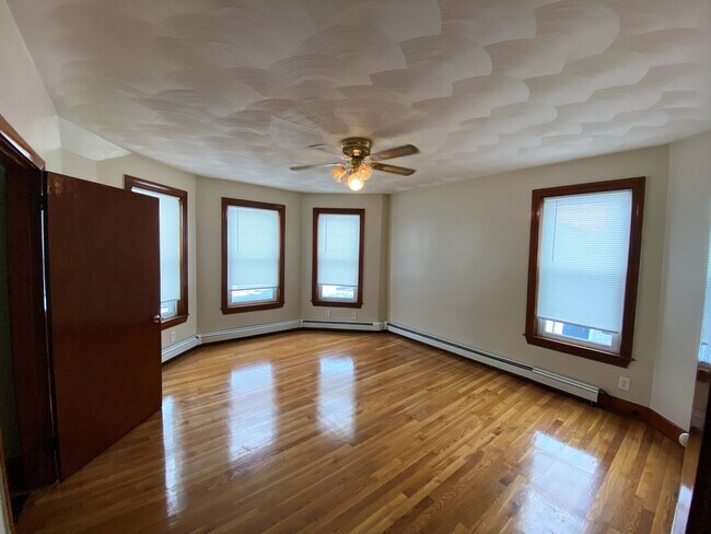 Building Photo - 57 Aldie St