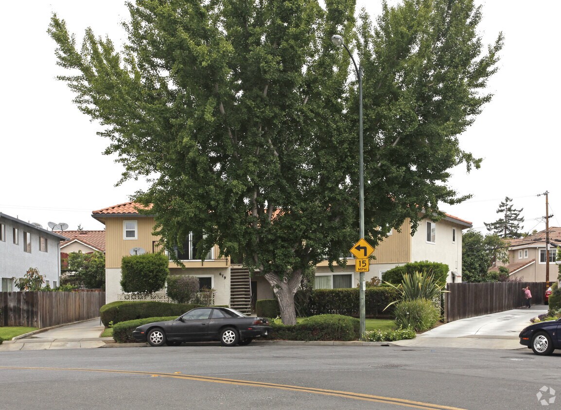 Building Photo - 679 Grand Coulee Ave
