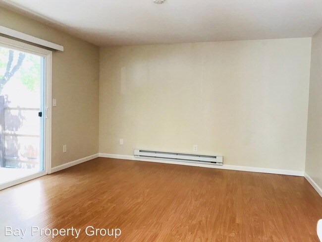 Building Photo - 676 Reseda Dr