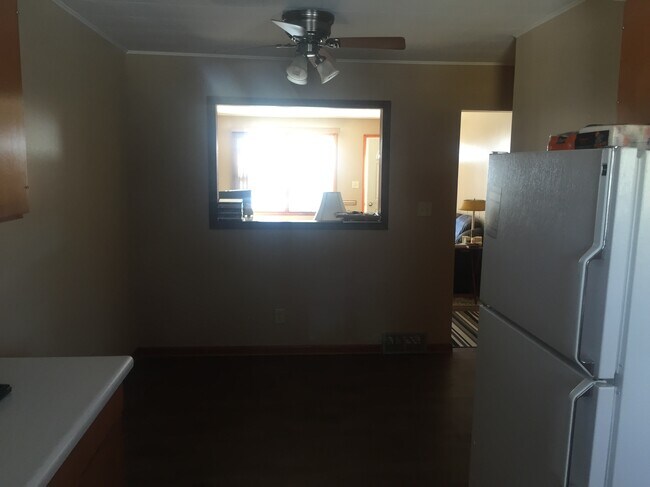 Foto del edificio - 4th St Duplex, West Side