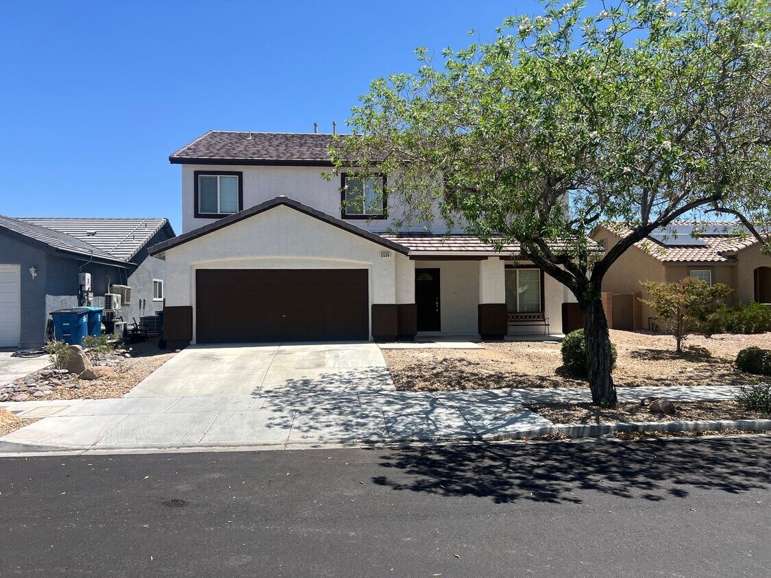 Foto principal - Stunning Two-Story Home in Desirable Iron ...