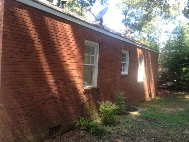 Foto del edificio - **UPCOMING**2 or 3 Bedroom / 1 Bathroom Home near Ft. Benning***