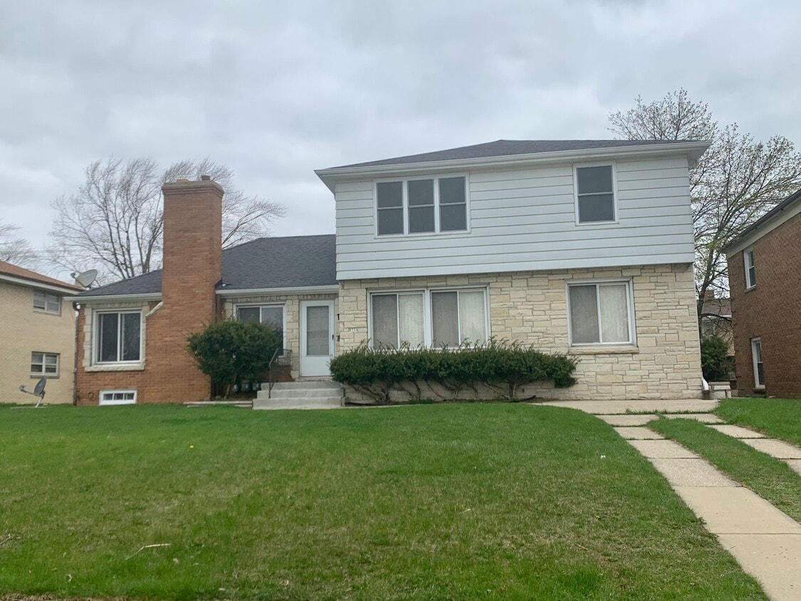 Primary Photo - 8714 W Capitol Dr