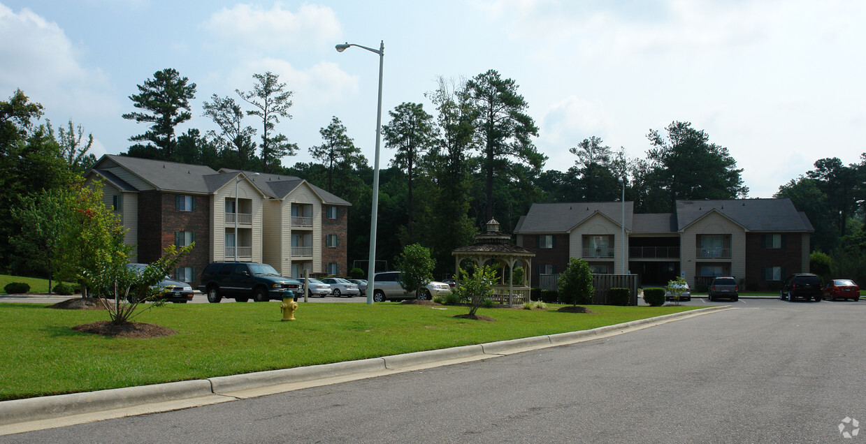 Exterior - Longview Apartments