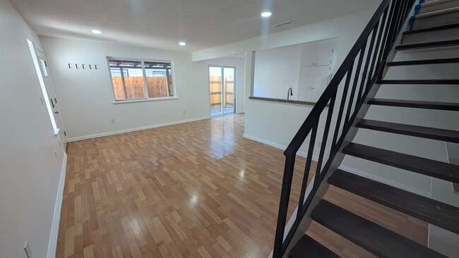 Foto del edificio - 2125 S Division Ave