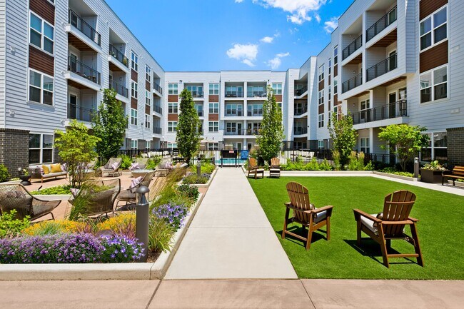Foto del edificio - Everleigh Vernon Hills 55+ Active Adult Apartments