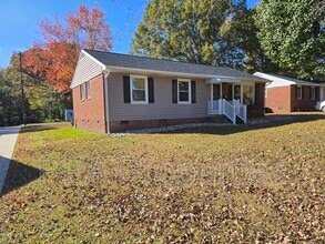 Building Photo - 404 Oakgrove Dr