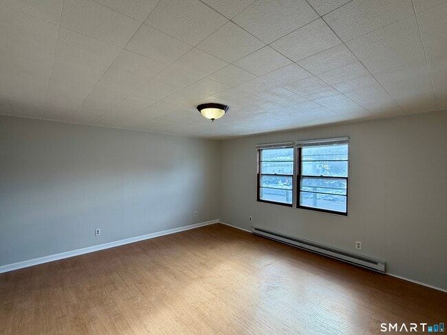 Foto del edificio - 835 New Harwinton Rd