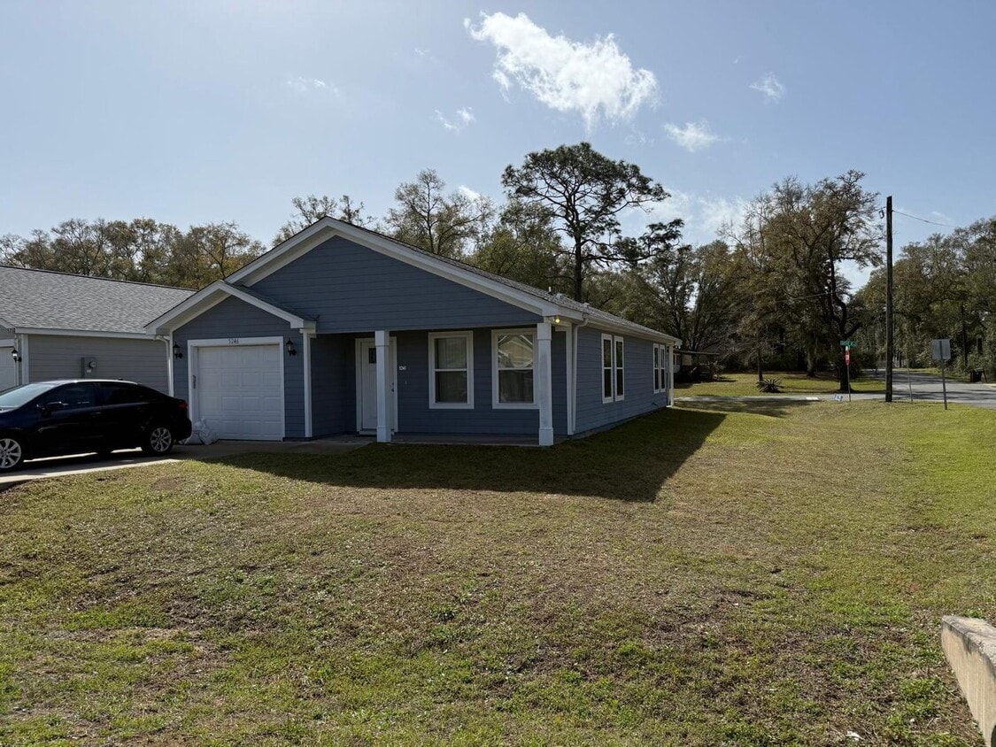 ONLY 1-BEDROOM AVAILABLE within a 3-bedroo... - ONLY 1-BEDROOM AVAILABLE within a 3-bedroo...