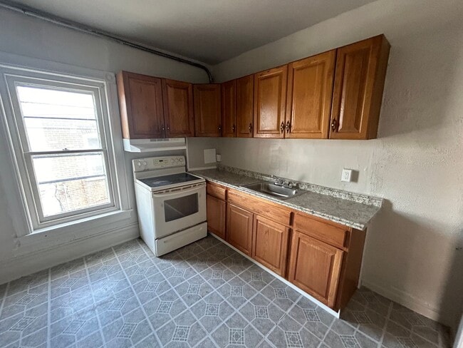 Building Photo - 312 N 14th St