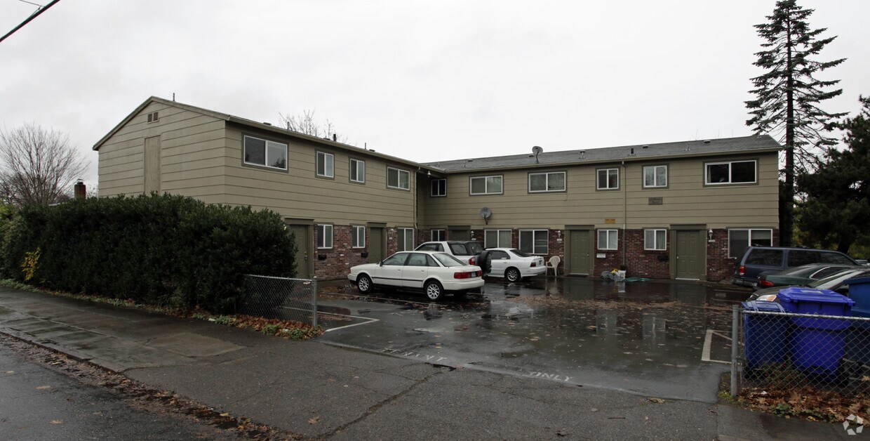 Primary Photo - 7403-7415 N Fessenden St
