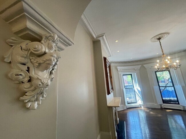 Foto del edificio - 582 Massachusetts Ave