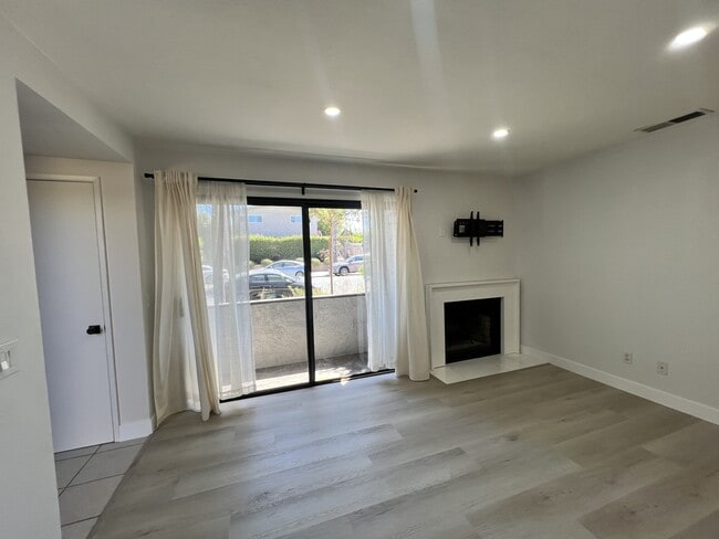 Building Photo - 3784 Pershing Ave