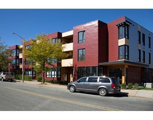 Primary Photo - 240 Salem St