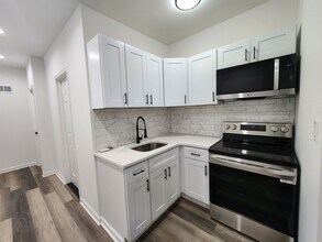 Building Photo - 5012 W Stiles St