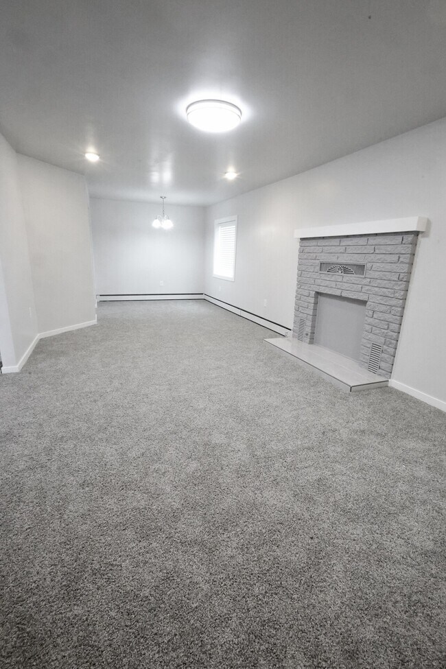 Building Photo - 758