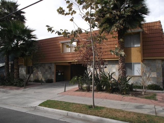 Building Photo - 510 S Flower St