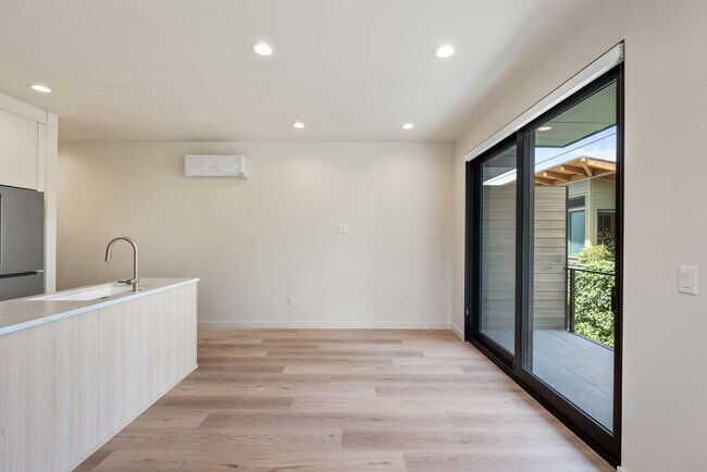 Foto del edificio - 315 NW Riverside Blvd