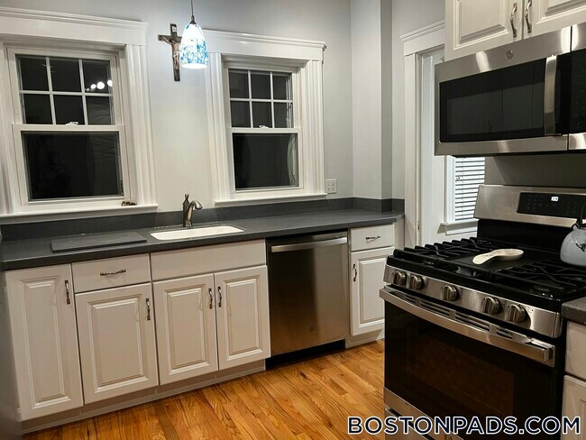 Foto del edificio - 70 Cottage Park Rd