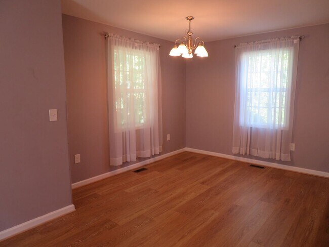 Foto del edificio - Spacious Home in West Point
