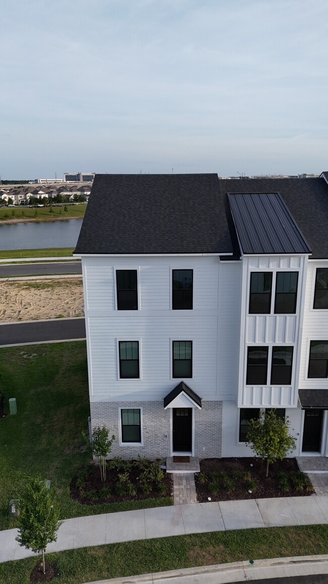 Building Photo - 15064 Grove Lake Dr