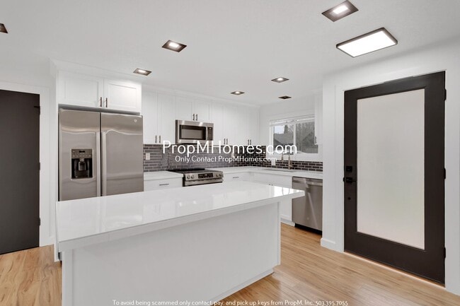 Building Photo - Newly Updated 3 Bedroom Aloha Home - Huge Yard!