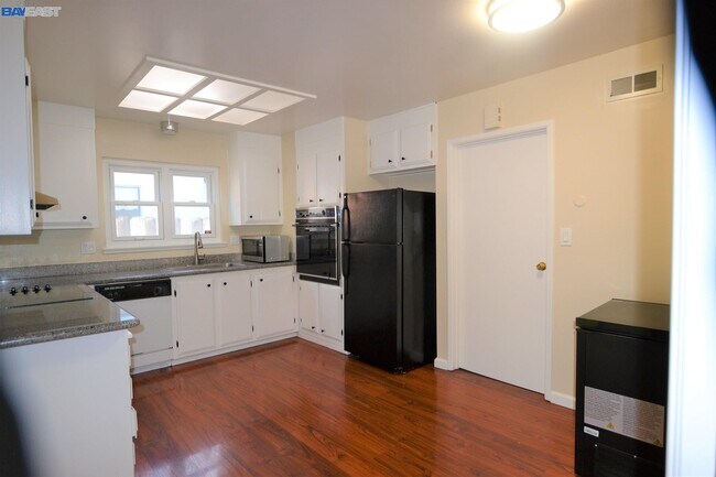 Foto del edificio - 36612 Oak St