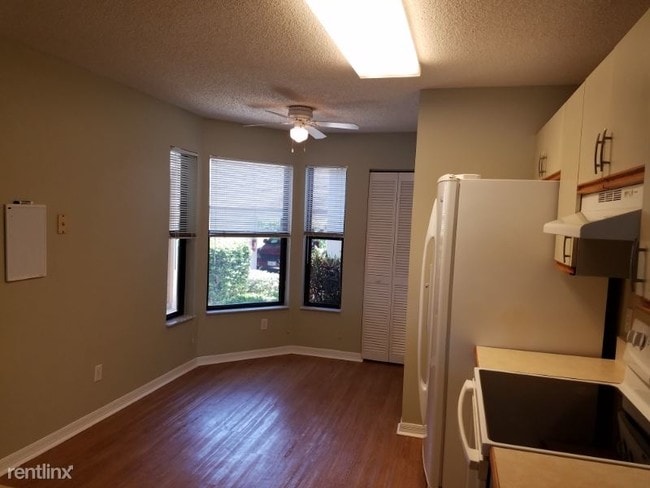 Building Photo - 504 S Mirror Lake Dr
