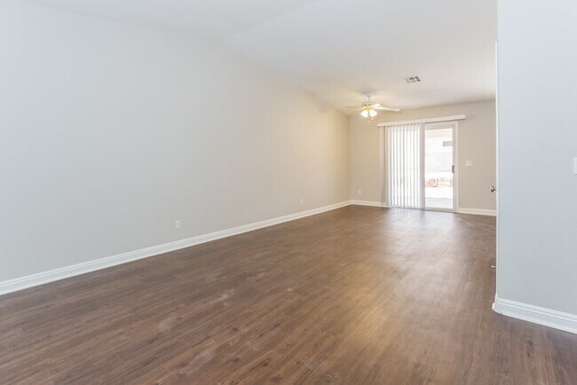 Foto del edificio - 4030 W Red Coach Ave