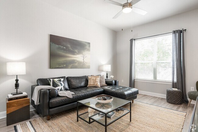 Foto del edificio - Smart Layout + Pet-Friendly Fun