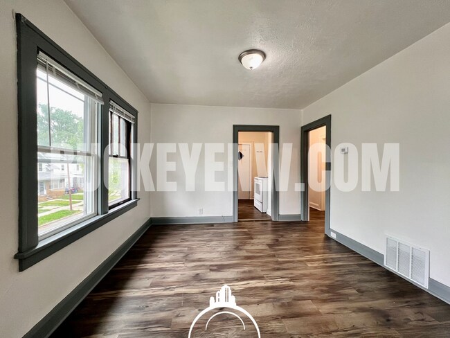 Foto del edificio - 4158 Mayfield Dr