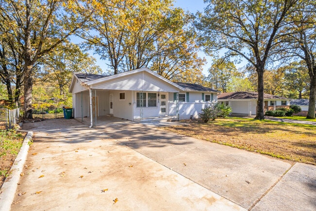 Building Photo - 6212 Pawnee Dr