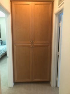 Trastero en el tercer piso entre dos dormitorios de arriba - 3060 Sunset Canyon Dr