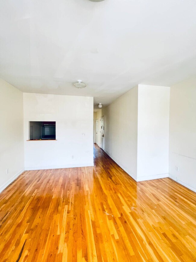 Building Photo - 875 Herkimer St