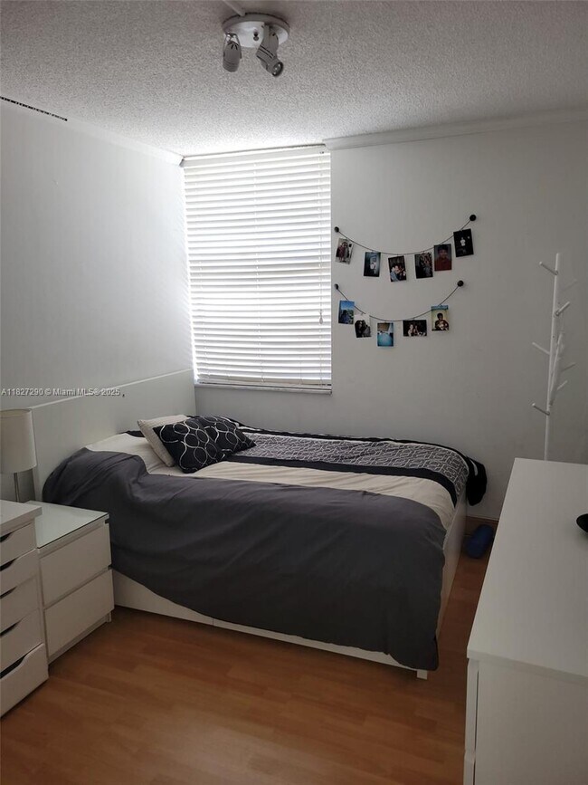 Foto del edificio - 20350 W Country Club Dr
