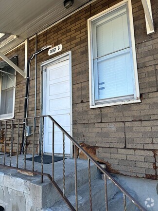 Building Photo - 332 S University St