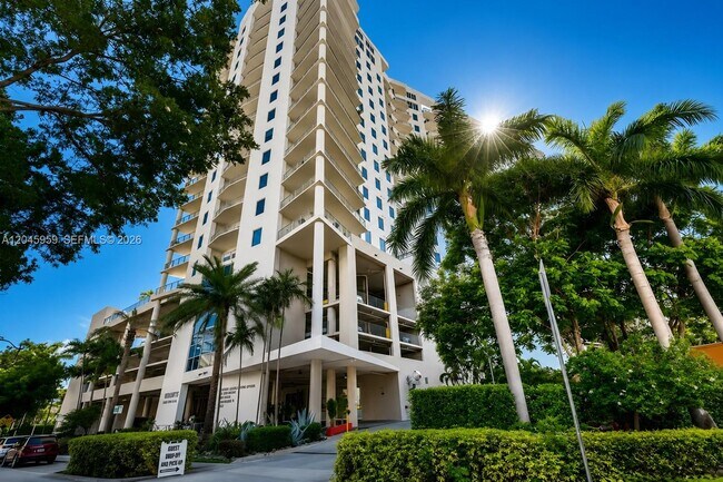 Building Photo - 10 SW South River Dr